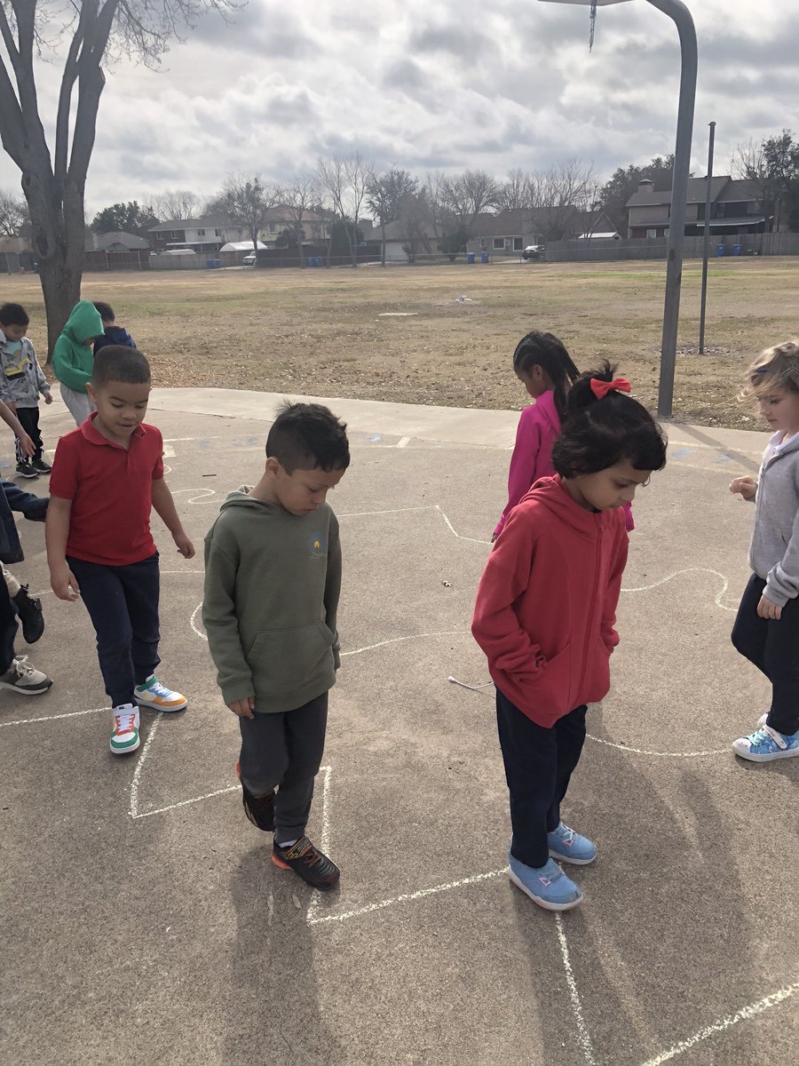 BrittneyHager7's tweet photo. All the ways we can move♥️. #GISDscience @Herfurth_Bronco @GISDTLD https://t.co/hVsbxQ27Pu