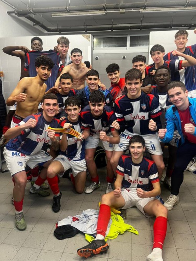 LaGradaInfo's tweet photo. ⚽ Liga nacional juvenil ⚽

"El Isidro Calderón quiere ser un fortín"

🖊️ Por Fernando Mena
      @metanoya74

@FutbolBaseMzn 🆚 @RZcantera B

https://t.co/ZRe9rhYT7I

#LaVozdelFutbolAragones https://t.co/dLEA4rL2J0