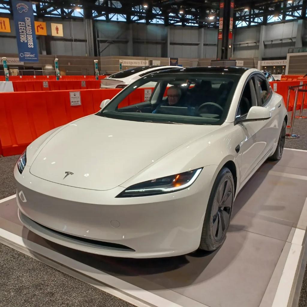 TechMobilityPod's tweet photo. From the floor of the 2024 Chicago Auto Show - Tesla Cybertruck, Tesla Model 3, Lucid Air sedan. #Tesla #lucid #lucidmotors #teslacybertruck, #teslamodel3, #lucidair, #lucidsedan #techmobilitypod #techmobilityshow #techmobilitytopics #chicagoautoshow2024 https://t.co/6jlJFzpVIt
