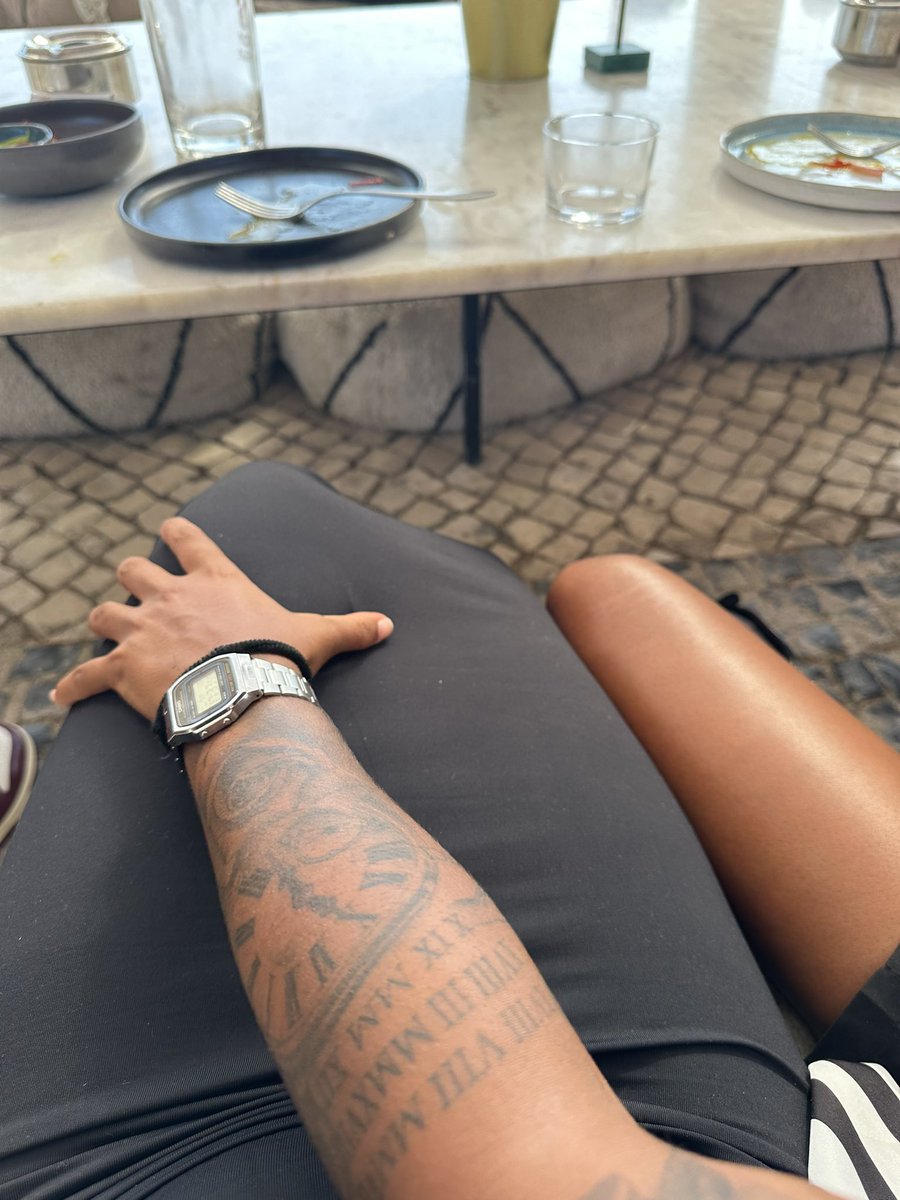 Physical touch is my love language🩷