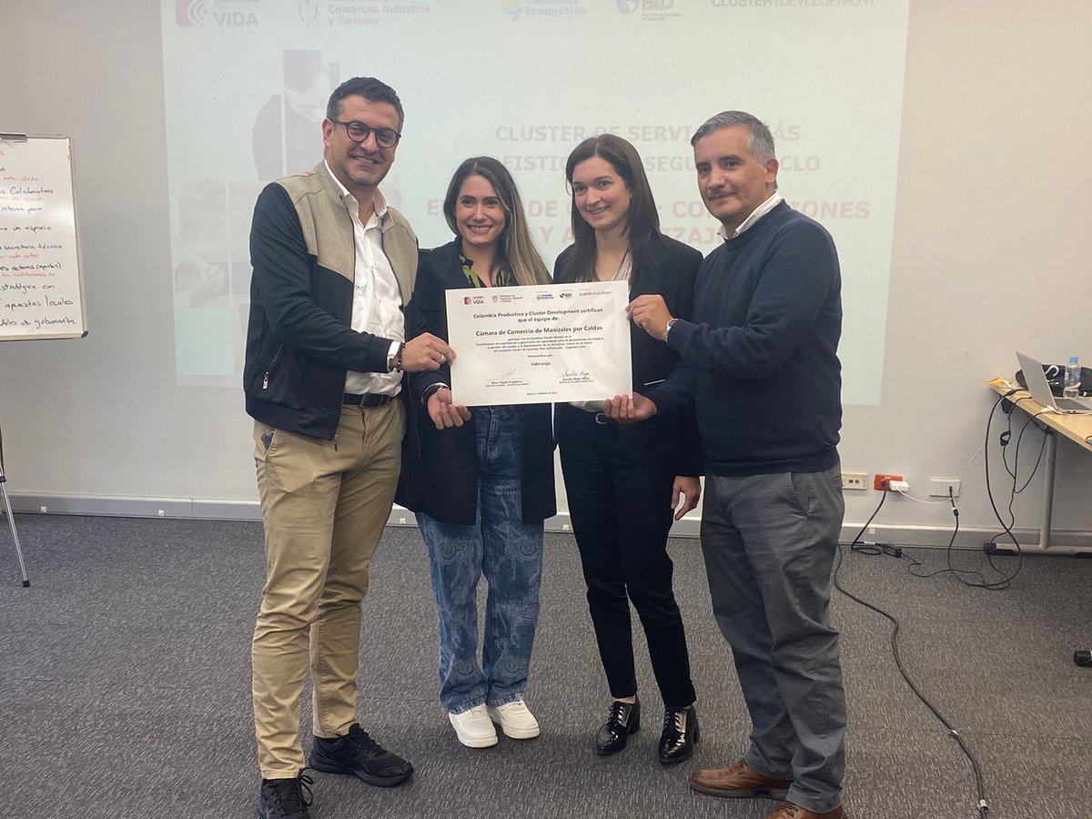 CCManizales's tweet photo. El Clúster TIC Mantix👉participó con 6️⃣ Clúster mas del país, en el cierre de la actualización  de hoja de ruta #SBC 👉 donde se socializaron los nuevos retos para este  2024, entre otros aspectos🎉
Gracias 👇👇🤝@Col_Productiva @clusterdevelopment
#Logros #BuenasNoticias #CCMPC https://t.co/iiRdAu2Hq1