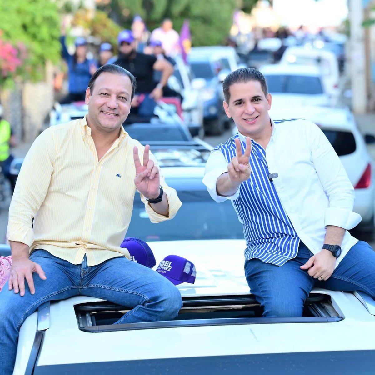 Gonzalo2028RD's tweet photo. IAHORAI

En la #Circ3 de Santiago, reciben con alegría y entusiasmo al alcalde que se convertirá en su presidente y al diputado que se convertirá en su alcalde.⭐️

¡Aqui se vota #MoraoEnTodo! 💜✌🏻

#AbelPresidente
#VictorAlcalde https://t.co/vWStNCXIHe
