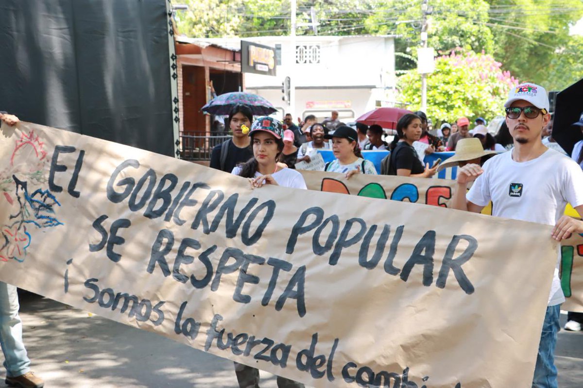 renacientes's tweet photo. En Santander de Quilichao nos movilizamos junto a la @ASOM_CAUCA para respaldar el gobierno popular y legítimo de @petrogustavo y @FranciaMarquezM “El Gobierno Popular se respeta” Carajo! ✊🏾🔥👩🏾🦱
Por la #Paz y la #Dignida https://t.co/IJQapdn3R1
