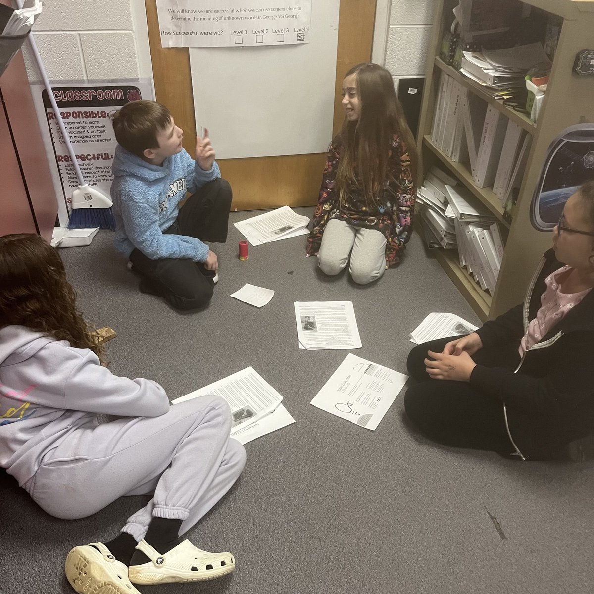 WBESbears's tweet image. Accountable talk in @mrs_okert ‘s class! 
#OneNextThing #BetterLesson @FriendsofORS @kcmiller0612 @mkosko73 @ORSchools @BetterLesson 
#TheStandardistheStandard 👑🐻 
#Integrity