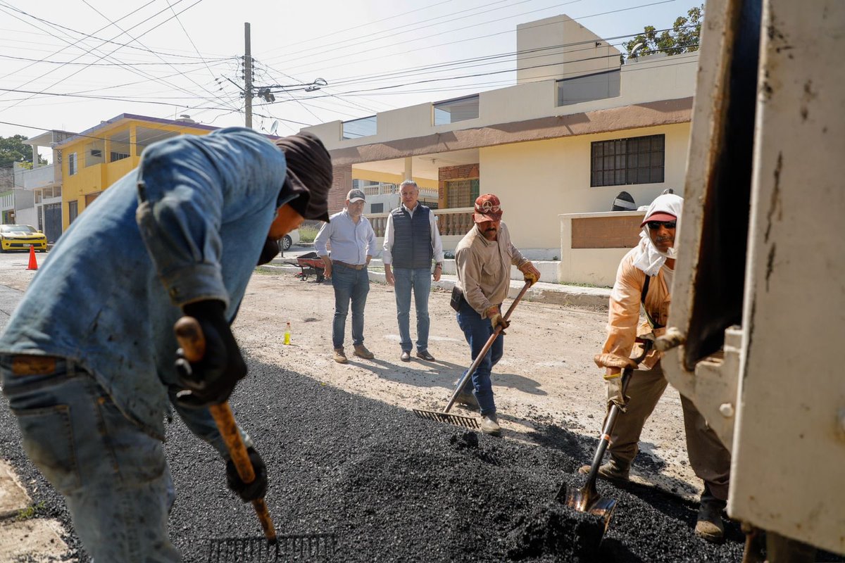 ChuchoNader's tweet photo. Esta tarde supervisé la reposición de 150 m² de carpeta asfáltica en la calle 5 de Mayo en la colonia Obrera, para seguir mejorando la infraestructura de nuestra ciudad, y que #Tampico siga brillando.

 #UnidosBrillamosMás https://t.co/AZ1xb1nyEr