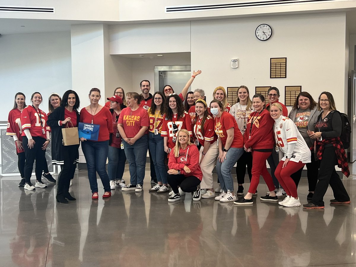 WVpythons's tweet photo. Celebrating 100 Days of Teaching with our Rock Star Mrs. Hutton๐@thesdHR #weshinekidsshine #100daysofteaching https://t.co/EmPf9WHaak