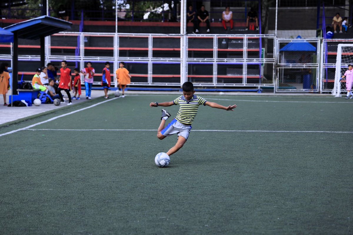 RecreacionGT's tweet photo. ¡Fútbol en Gerona! Te invitamos a inscribirte gratis a la academia en su categoría infantil  y desarrolles tus destrezas con instructores calificados y ambientes seguros en este centro deportivo.

#GuatemalaAvanza #CulturaMotorDesarrolloGT #3milAñosRiquezaCulturalGT https://t.co/fM5LzgGHqn