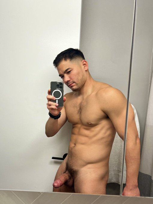 Colton Reece - think you can handle me? https://t.co/vzNNb29XEb