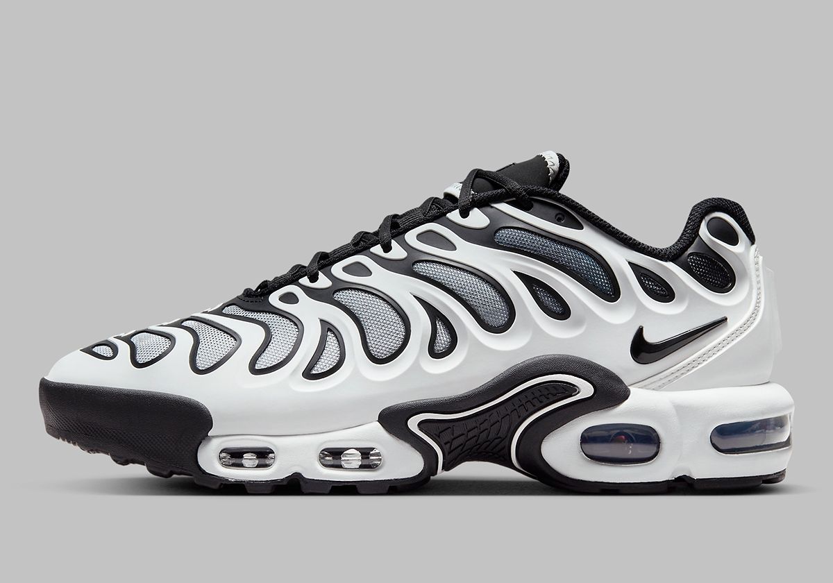 SneakerNews's tweet photo. FIRST LOOK: Nike Air Max Plus "Yin Yang" ☯️ https://t.co/RNMAy035RB