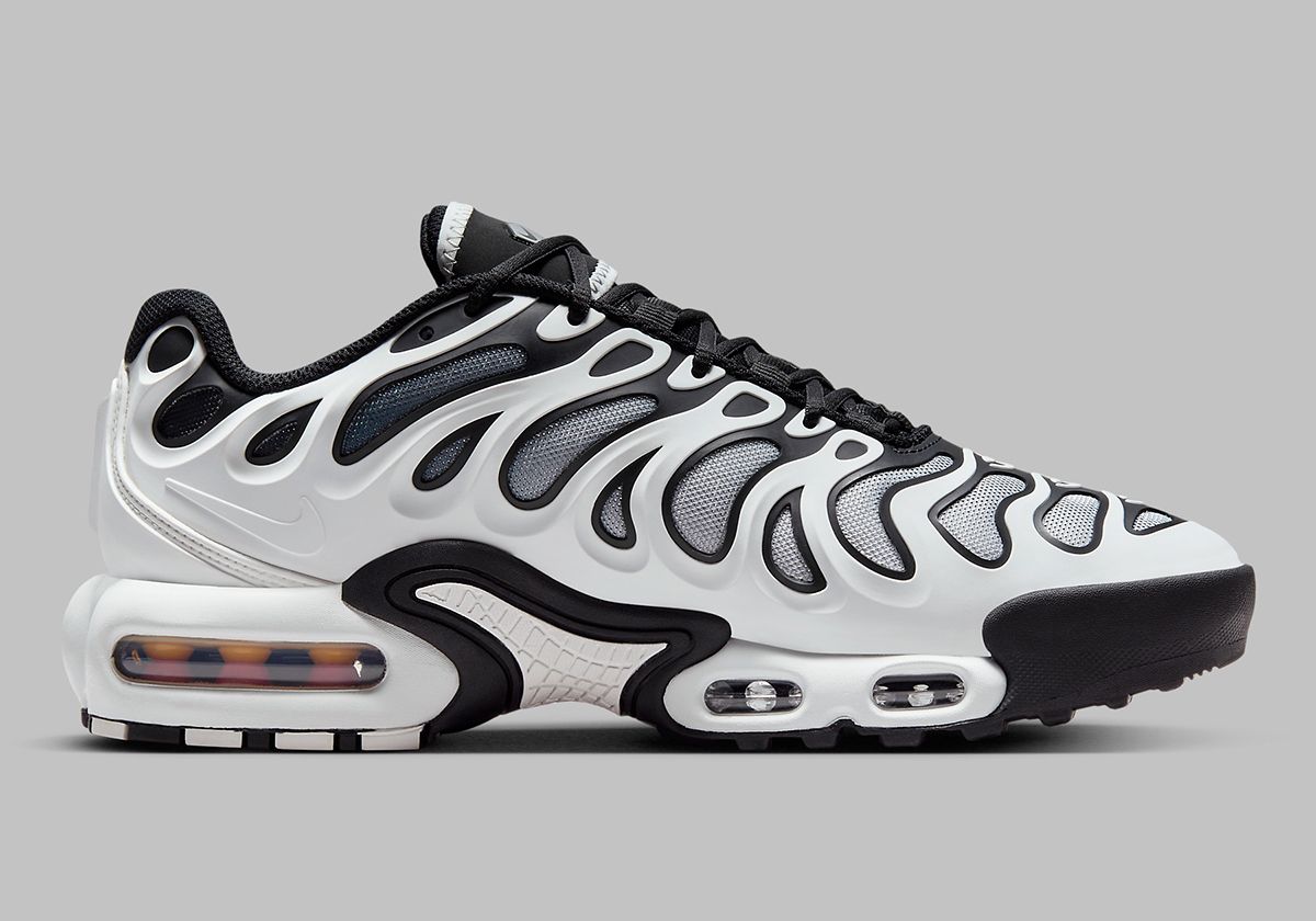 SneakerNews's tweet photo. FIRST LOOK: Nike Air Max Plus "Yin Yang" ☯️ https://t.co/RNMAy035RB