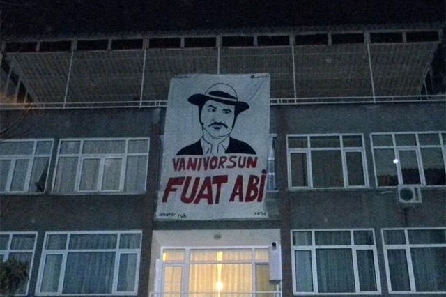 retrowallz's tweet photo. Yanıyor muyuz abiler? Kemal Sunal’ın başrol oynadığı 1977 yapımlı Sakar Şakir’in Fuat Abisi… https://t.co/z1x0Xwmslr