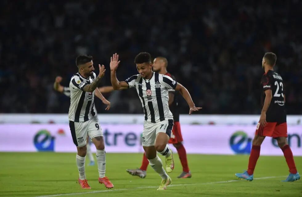 Un día apagué la tele y sin darme cuenta...
Vi tu último partido en Talleres...