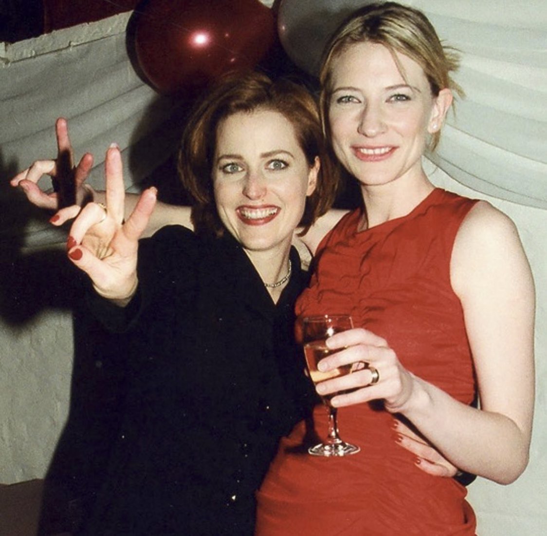 ContextGillian's tweet photo. Gillian Anderson &amp; Cate Blanchett 
#ThrowbackThursday https://t.co/Q0Paz2TUql