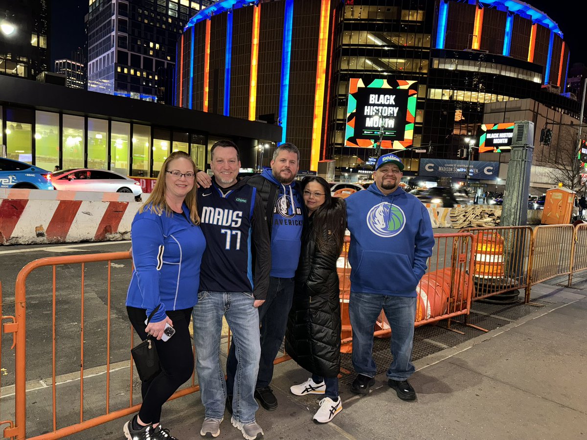 SpeakOnItRolo's tweet photo. What’s good everybody! Let’s celebrate a day unlike any other-a good trade deadline and of course another day around the sun for your boy! #NYC Stand up! #NewYorkForever #MFFL we are here! #MavsAtTheHalf #77Spaces #MavsLiveFromTheMecca #LFTM #KCDA #Growth #NewMe #GreatFriends https://t.co/0iWbPaC7OP