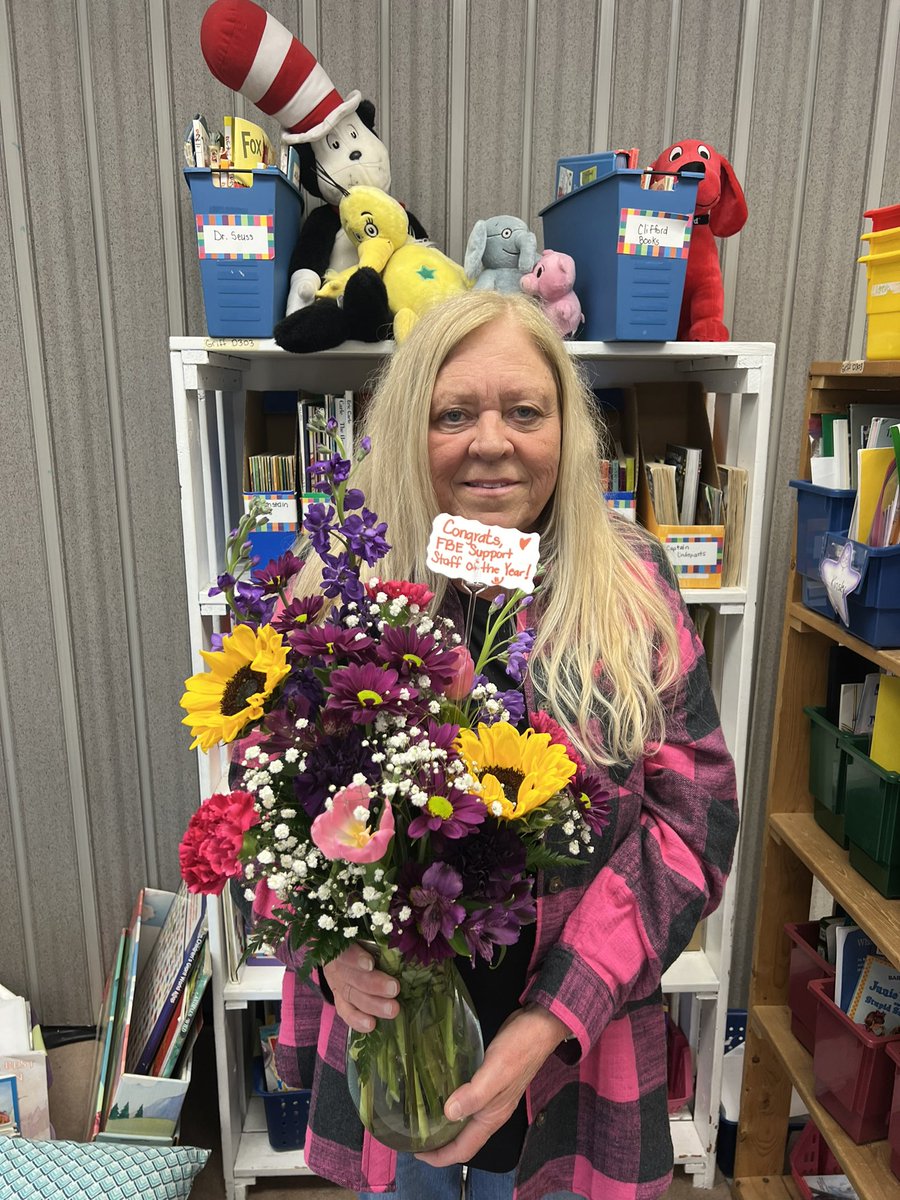 FBE 🐸 is proud to announce our Support Staff Employee of the Year, Mrs. Connie Thompson! 💐 Mrs. Thompson is our Literacy Aide and we are beyond fortunate to have her work with our students each day at FBE. Thank you, Mrs. Thompson!! 🍏<a href="/mcps_va/">MCPS</a>