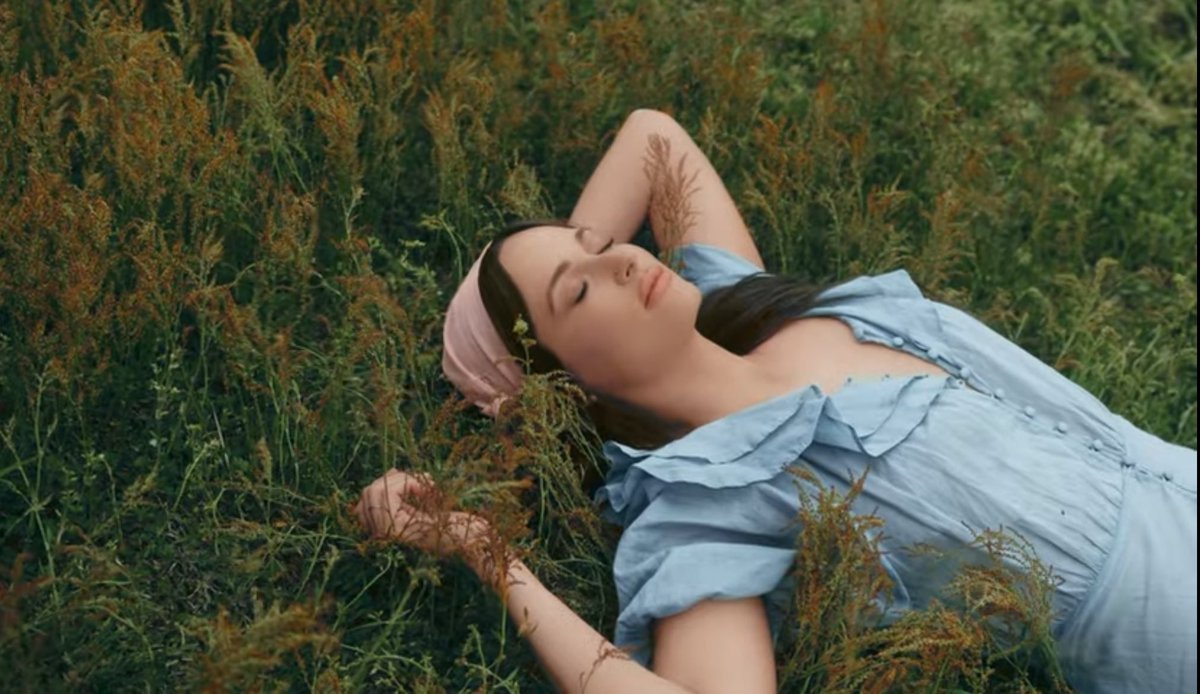 spaceykaceyuk's tweet photo. the aesthetic for this album is so beautiful https://t.co/0ZP1HBOnhA