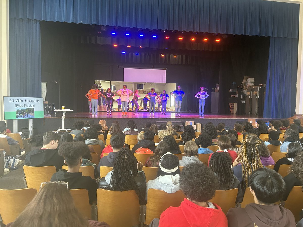 MrsSanchezLMS's tweet photo. Our 8th graders had fun on a tour of @JacketsLSHS and their elective courses. 💙🧡 https://t.co/kBLOMzdNbU