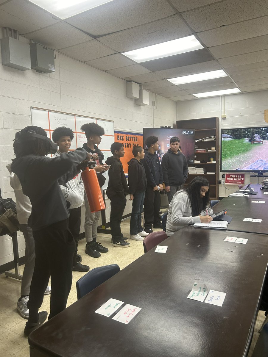 MrsSanchezLMS's tweet photo. Our 8th graders had fun on a tour of @JacketsLSHS and their elective courses. 💙🧡 https://t.co/kBLOMzdNbU