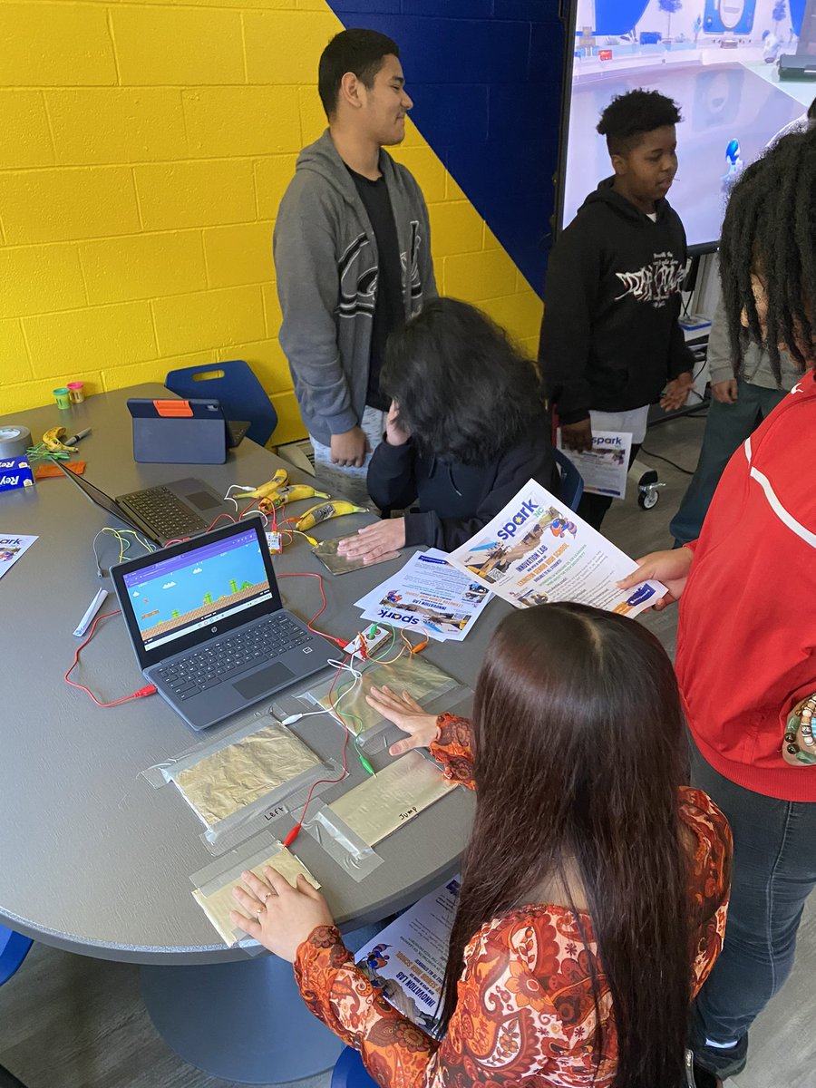 MrsSanchezLMS's tweet photo. Our 8th graders had fun on a tour of @JacketsLSHS and their elective courses. 💙🧡 https://t.co/kBLOMzdNbU