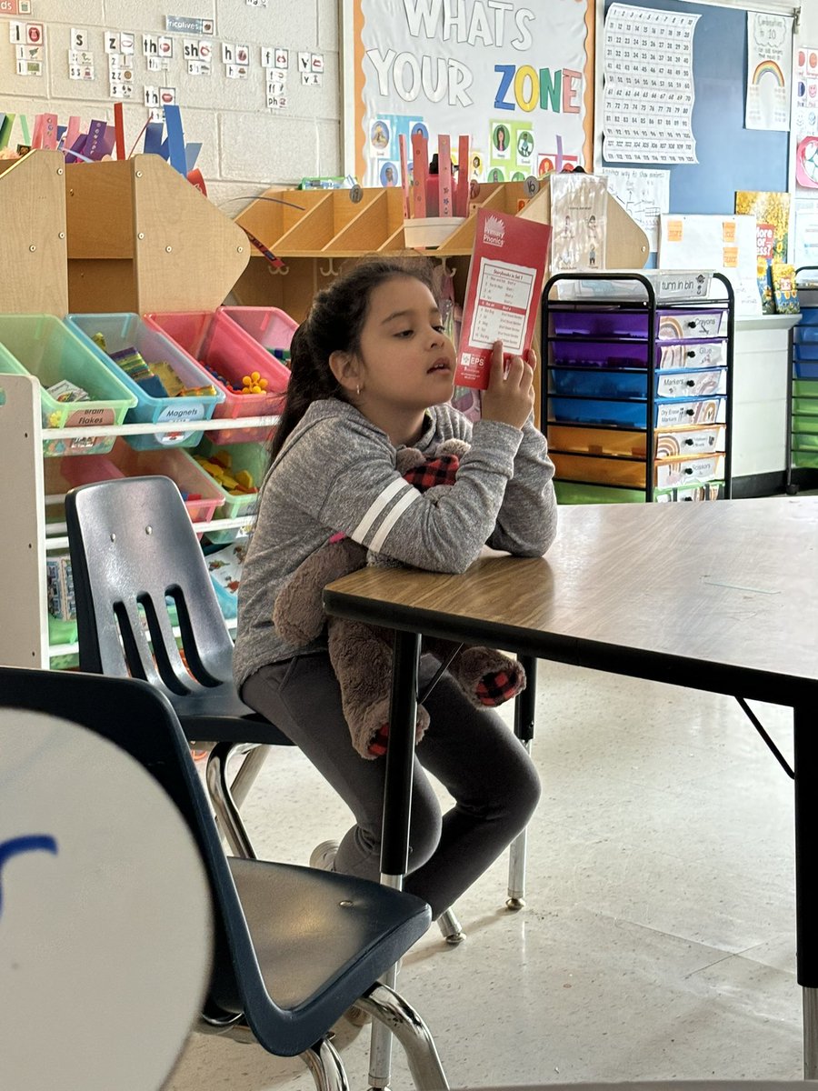 New week means a new decodable! We practiced reading and writing from our UFLI lessons and now they’re ready to tackle a book!😌📖