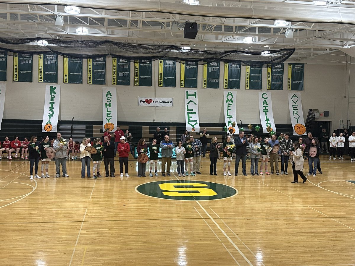 SportsSentinels's tweet photo. Honoring the seniors and their parents! Thank you Bella, Haley, Krista, Ashley, Caitlin, Amelia and Avery! https://t.co/M7OUgWs2zg
