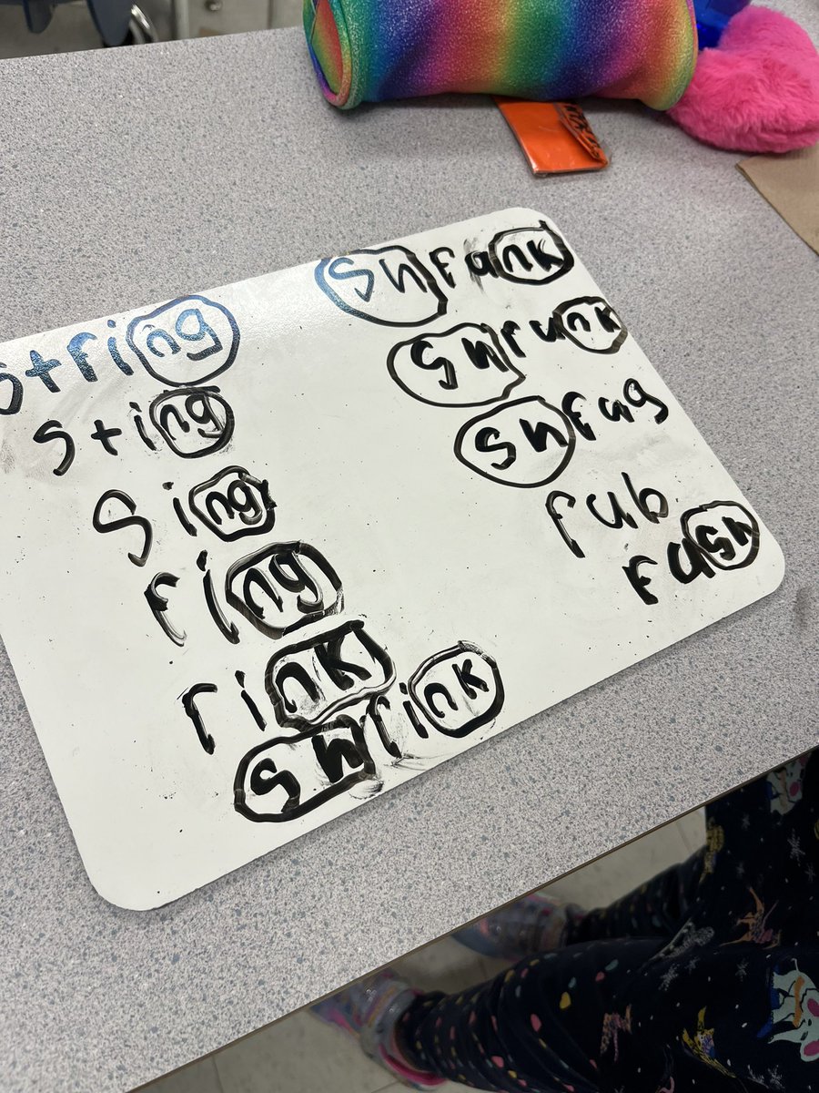 JennCampbell27's tweet photo. Making word chains with digraphs @FolkstonePS https://t.co/RZWY6UJ7Us