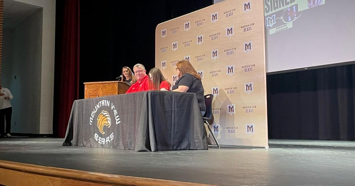 Mountain View's Megan Connor Makes History as Flag Football Signee bit.ly/3UwL2o4