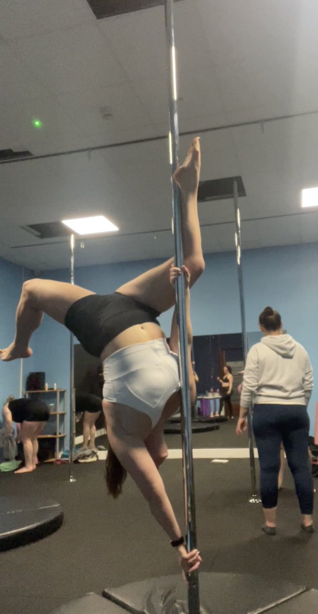 3 months off and finally back to exercising. Hallelujah 🥰
#polefit #butterfly #fun #fit