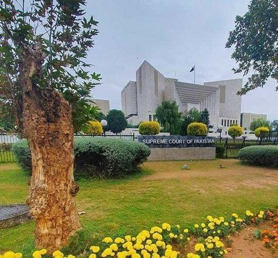 رسول اللہ  ‌صلی ‌اللہ ‌علیہ ‌وآلہ ‌وسلم  نے فرمایا:  میری امت کے تھوڑے یا زیادہ افراد پر جس آدمی کو حکومت کرنے کا موقع ملے اور پھر وہ عدل سے کام نہ لے تو اللہ تعالیٰ اسے چہرے کے بل جہنم میں ڈالے گا۔ 

مسند احمد 12041
.
.
.
#Elections2024Pakistan #ElectionResults