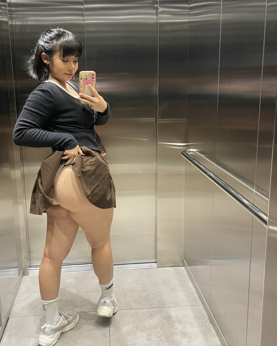 nnnnekochan1's tweet photo. Say hi if you wanna see me get freaky in here 😉 https://t.co/OHartEEwLb