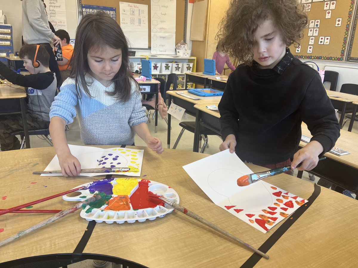 We have been working on spreading kindness and showing our appreciation for people that we care about! We love our grade 5/6 buddies and ⁦<a href="/mrsbarton_LDSB/">Lisa Barton</a>⁩ ⁦<a href="/EcoleMaple_LDSB/">École Maple Elementary School</a>⁩