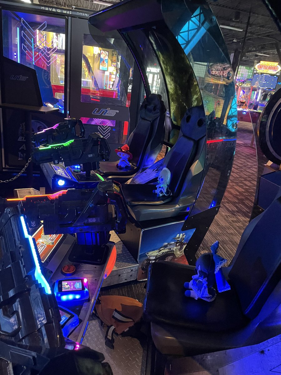 FumoAdventures's tweet photo. So I took the girls somewhere yesterday. And we all had a good time https://t.co/vKqV1U3hhE