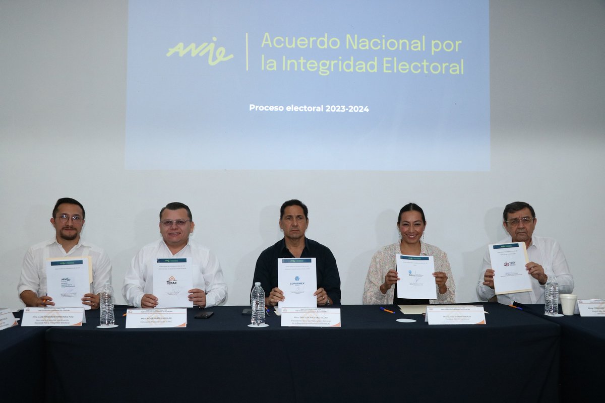 IEPACYucatan's tweet photo. Hoy el Presidente del #IEPACYucatán, Moisés Bates Aguilar, llevó a cabo la firma del Acuerdo Nacional por la Integridad Electoral en la Región Sureste, con el objetivo de promover la participación activa de la sociedad civil en la vigilancia del proceso electoral. https://t.co/c9HnfqCQk9