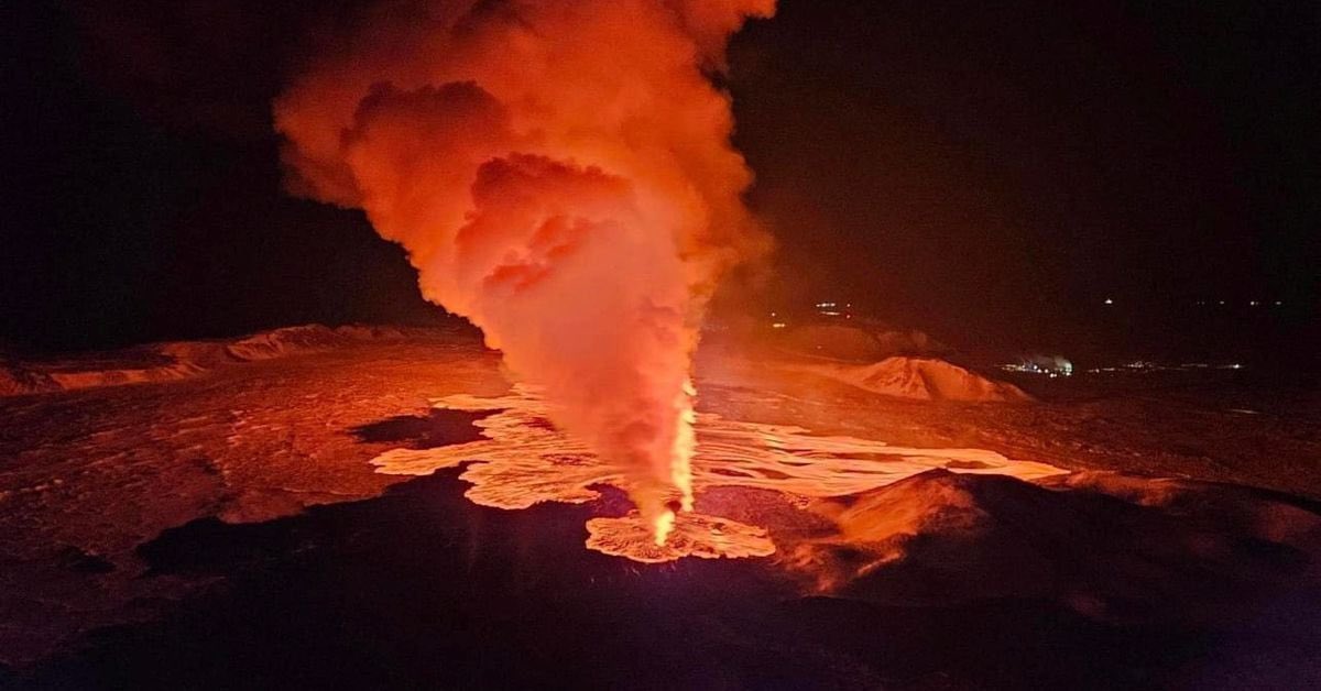 mike62mb's tweet photo. Excitement, wonder or fear as the latest Icelandic volcano erupts ? https://t.co/5RQpoLHqG2