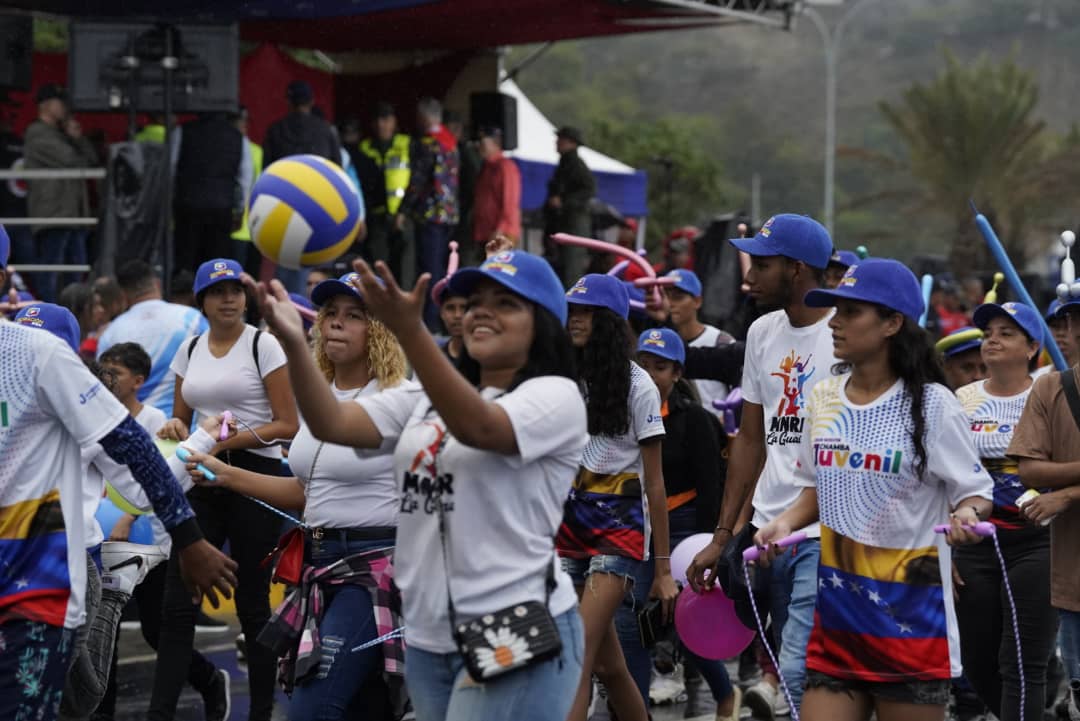 MinComNacional's tweet photo. El @MinComNacional acompañará el Dispositivo Carnavales Felices y Seguros 2024, para garantizar que nuestro pueblo disfrute con alegría y en paz estos días de asueto.

@NicolasMaduro

@luis_villegasr

#SinEgoTransformamos https://t.co/894FOlwo8N