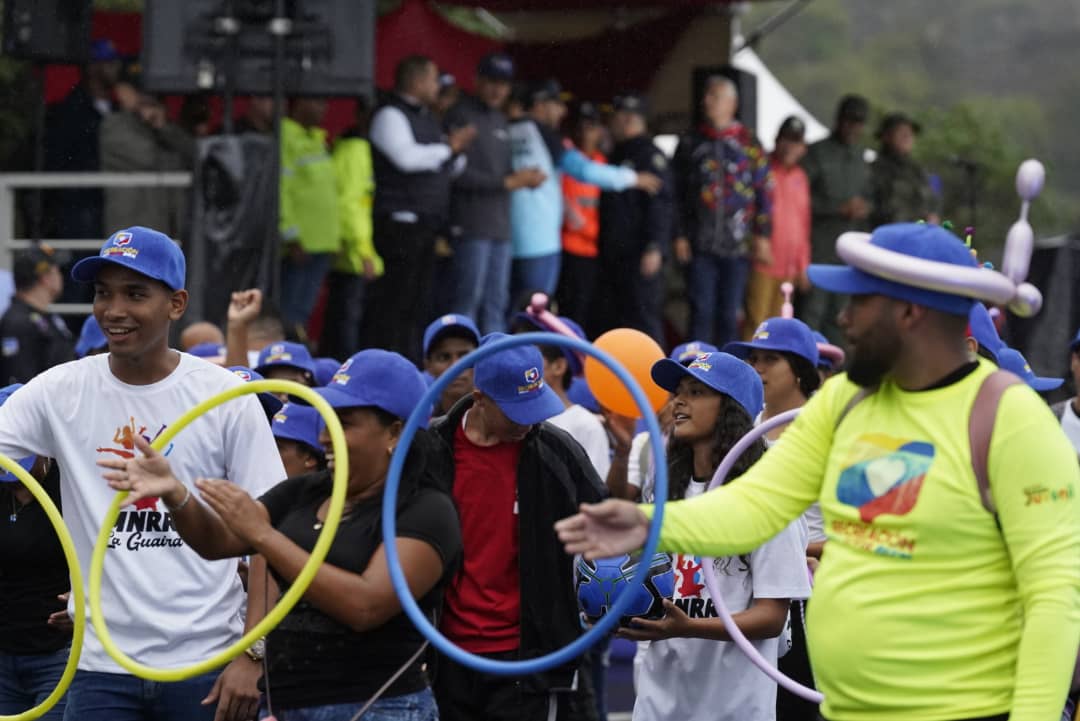 MinComNacional's tweet photo. El @MinComNacional acompañará el Dispositivo Carnavales Felices y Seguros 2024, para garantizar que nuestro pueblo disfrute con alegría y en paz estos días de asueto.

@NicolasMaduro

@luis_villegasr

#SinEgoTransformamos https://t.co/894FOlwo8N