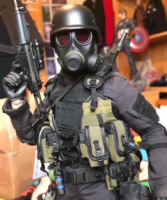 DommoLombax's tweet photo. Might as well try and gauge some interest on here:
Selling my ekuaz studio HUNK figure for £250
#ResidentEvil #Biohazard #HUNK #RE2 #resi2 https://t.co/FeJlN07nw6