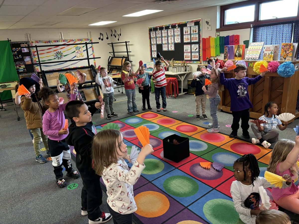 We celebrated Lunar New Year 🧧 in music this week! These Kinders danced a beautiful fan dance to Chinese music and had so much fun! @EquityUpliftED @NKCSchools @NKCVocalMusic @GracemorNKC @BritanyHarris15 @TeachMrsJudd @MissTEMiller @BrianMercerNKC