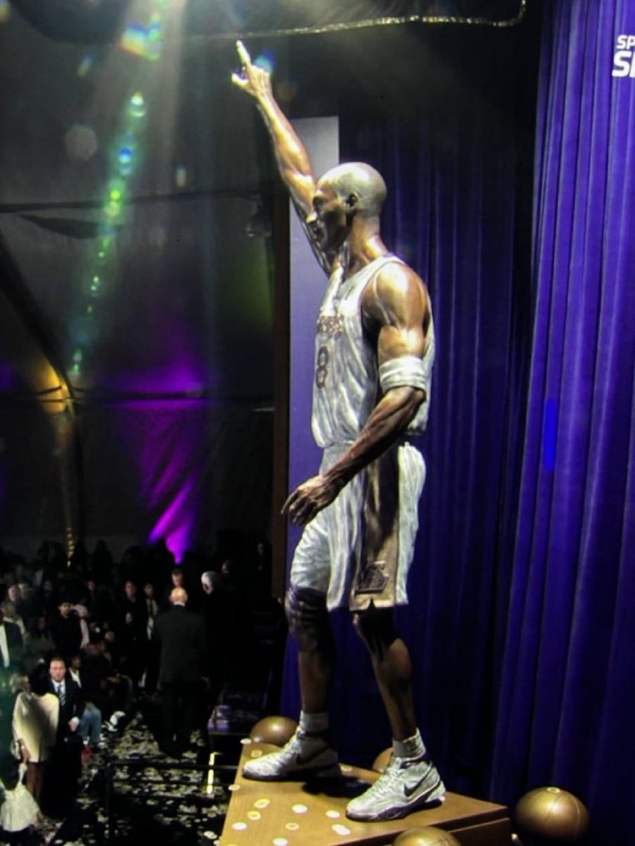 Kobe Bryant’s (first) statue is walking off from the 81 point game.