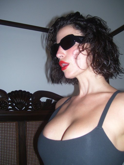 Let&rsquo;s chat !!!!! 💬   🐱 https://t.co/LUicb8oKAt &hearts;️ https://t.co/9DUcpPPupy