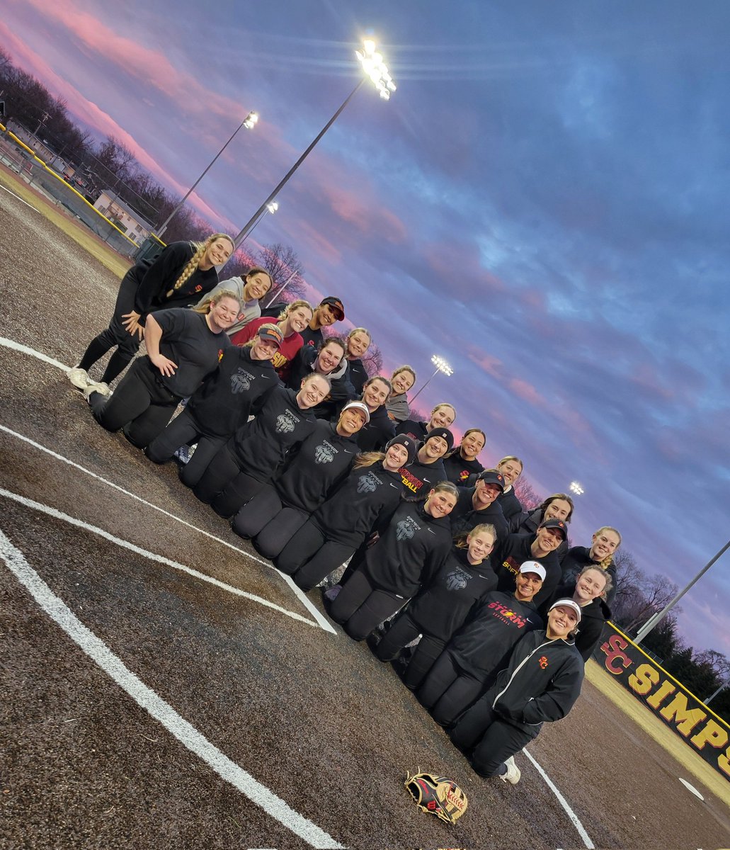 SCStormSoftball's tweet photo. Amazing Place!
Amazing People!
Amazing Backdrop!
This Is Simpson Softball! 🥎❤️ https://t.co/k9Jh7hkYg4