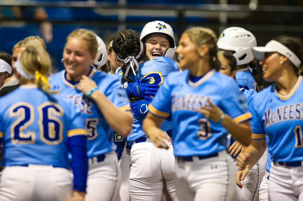 McNeeseSoftball's tweet photo. PONCHO AND PHILLIPS BACK TO BACK BOMBS 🔥🔥🔥

McNeese - 2
Cal - 2 https://t.co/WUIVr7pwW7