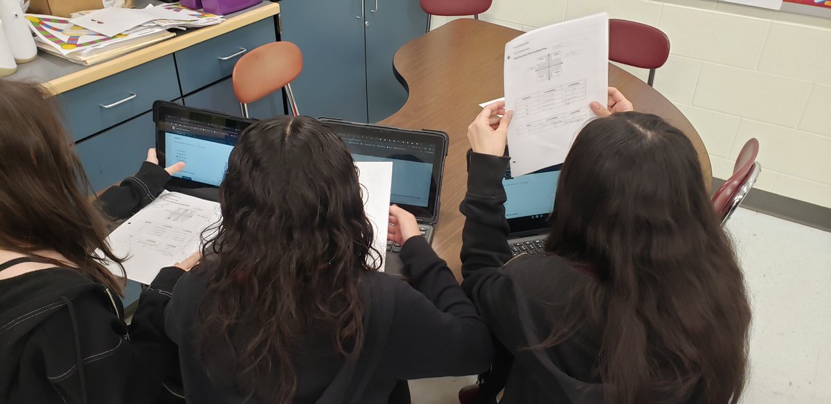 MaxfieldEdD's tweet photo. @ChathamMiddle mathematicians keep their notes ORGANIZED in their AVID binders so they can easily locate and use them as a resource later when they practice. #AVID Spirit Week #WICOR https://t.co/9wjhE0tohG