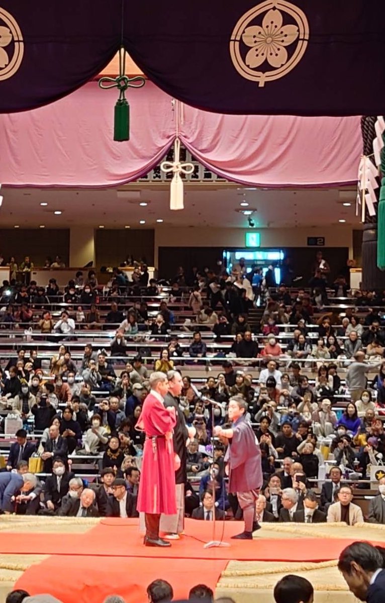 andmaskofficial's tweet photo. 先日、元大関 #栃ノ心 である #レバニゴルガゼ さんの引退・断髪披露大相撲ご招待いただきました。
栃ノ心は、ジョージア出身力士として初めての優勝を果たした方。
当日はティムラズ・レジャバ駐日大使がとても流暢な日本語でとても感動的なスピーチをし、涙ぐむ栃ノ心は印象的でした。
#andMask https://t.co/Zm2e4kBOlm