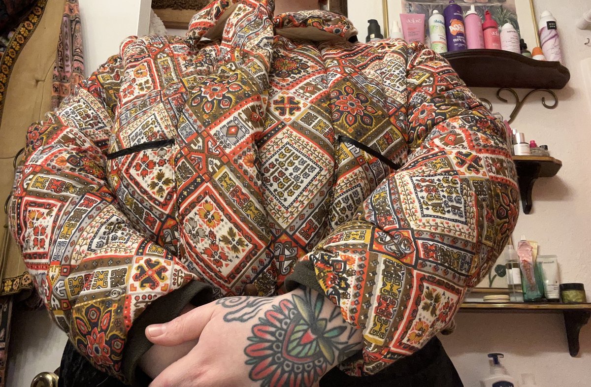 traversingvoids's tweet photo. Okay y’all loved the quilt coat my friend made me… how about the 1970s sleeping bag cropped puffer?? https://t.co/BLWGyP1qdB
