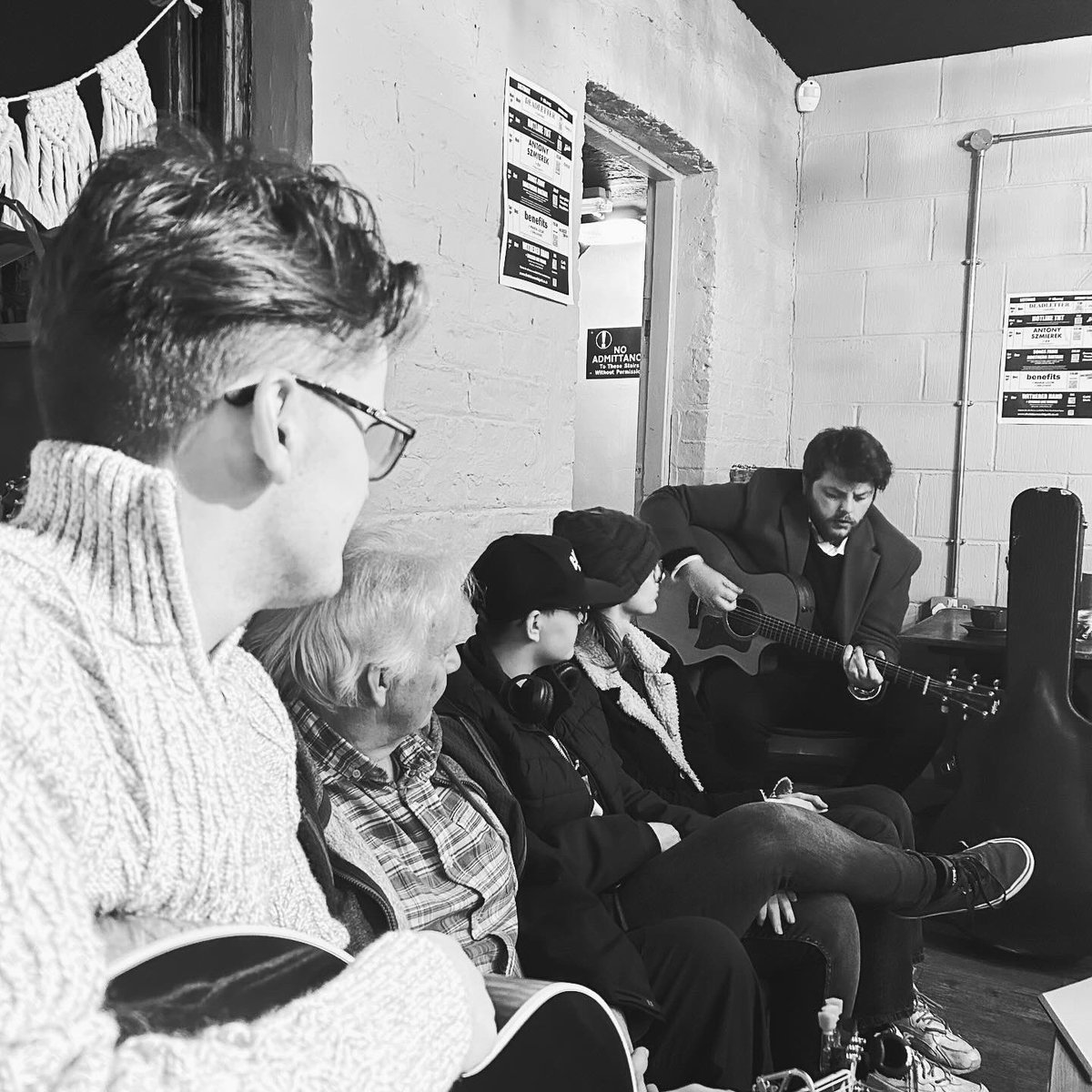 Laura Waters tweet media