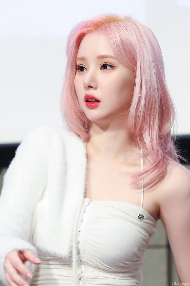 kpopsapphic's tweet photo. Eunha (VIVIZ) https://t.co/O9rJigmrsS