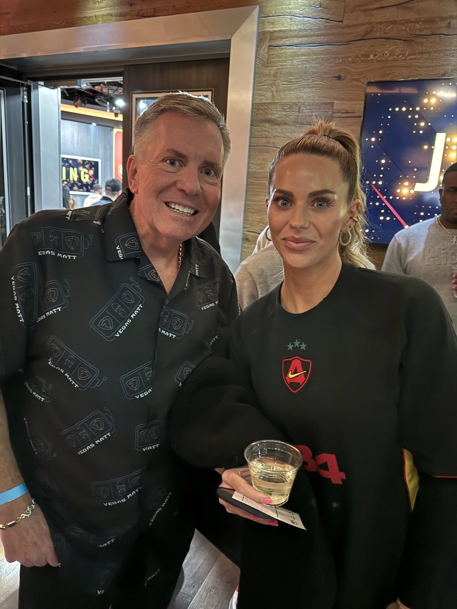Getting poker tips from <a href="/lsesselmann/">Lauren Sesselmann</a> about to play <a href="/celebpokertour/">Celebrity Poker Tour</a>