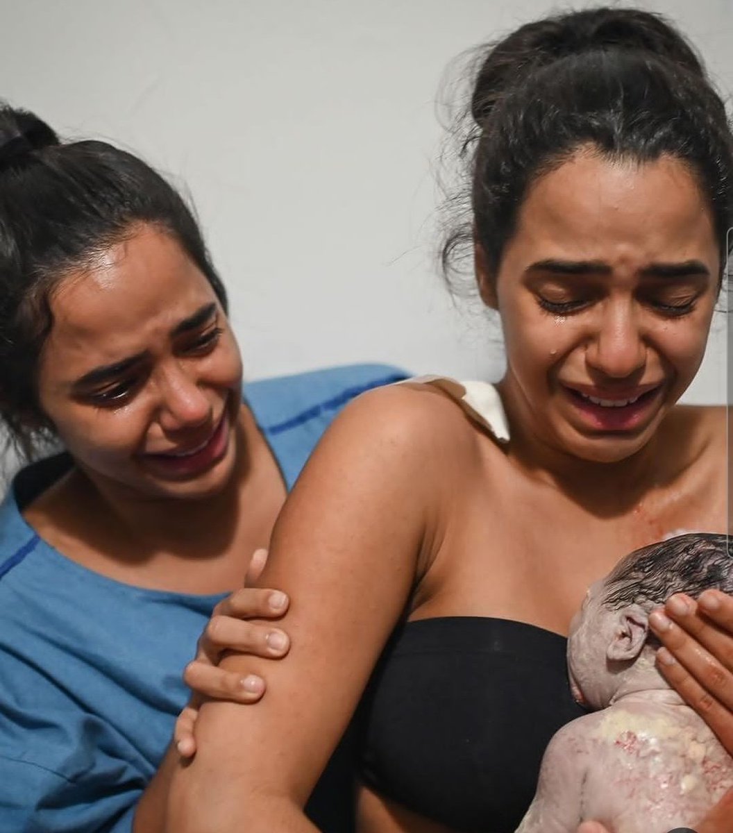 eurenatof's tweet image. TO AQUI CHORANDO COM A BOCA CHEIA DE CUSCUZ COM ESSAS FOTOS DE MARIELY E MIRELLA NO NASCIMENTO DE LUNA 😭😭😭😭💖