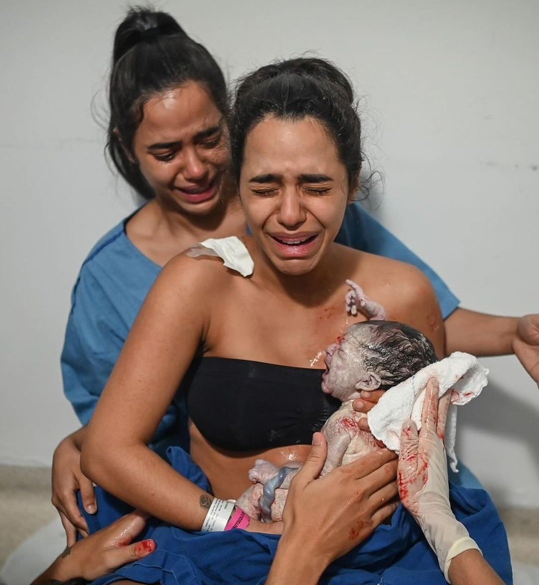 eurenatof's tweet image. TO AQUI CHORANDO COM A BOCA CHEIA DE CUSCUZ COM ESSAS FOTOS DE MARIELY E MIRELLA NO NASCIMENTO DE LUNA 😭😭😭😭💖